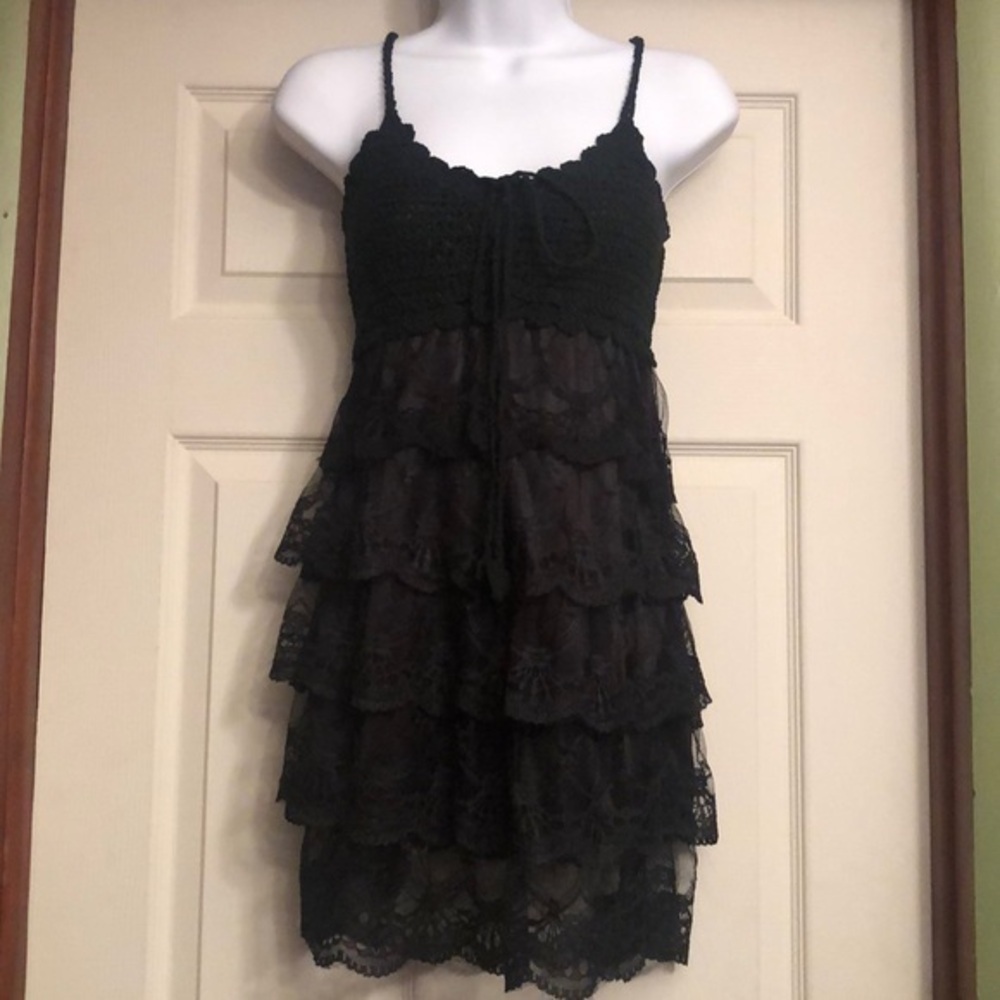 Runway Paris crochet lace tiered Cute top